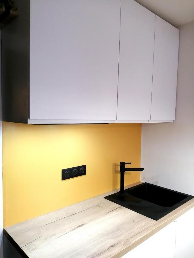 Le Petit Studio - 15 m2 - Centre Ville - Sorgue à 50 m LʼIsle-sur-la-Sorgue Exterior foto